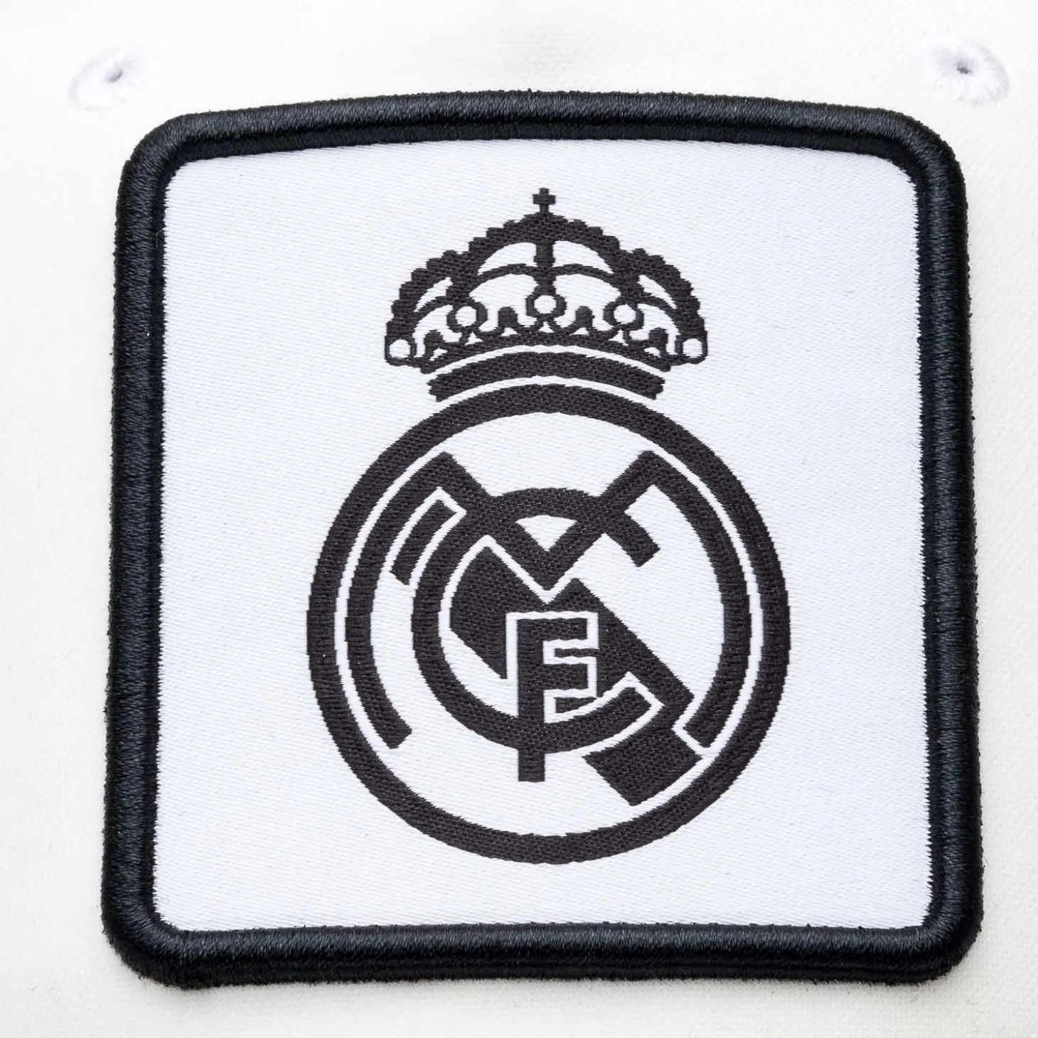 Project Rogers & JLK, S.L. Gorras*Gorra Rejilla Niños Escudo Cuadrado Blanco/Negro