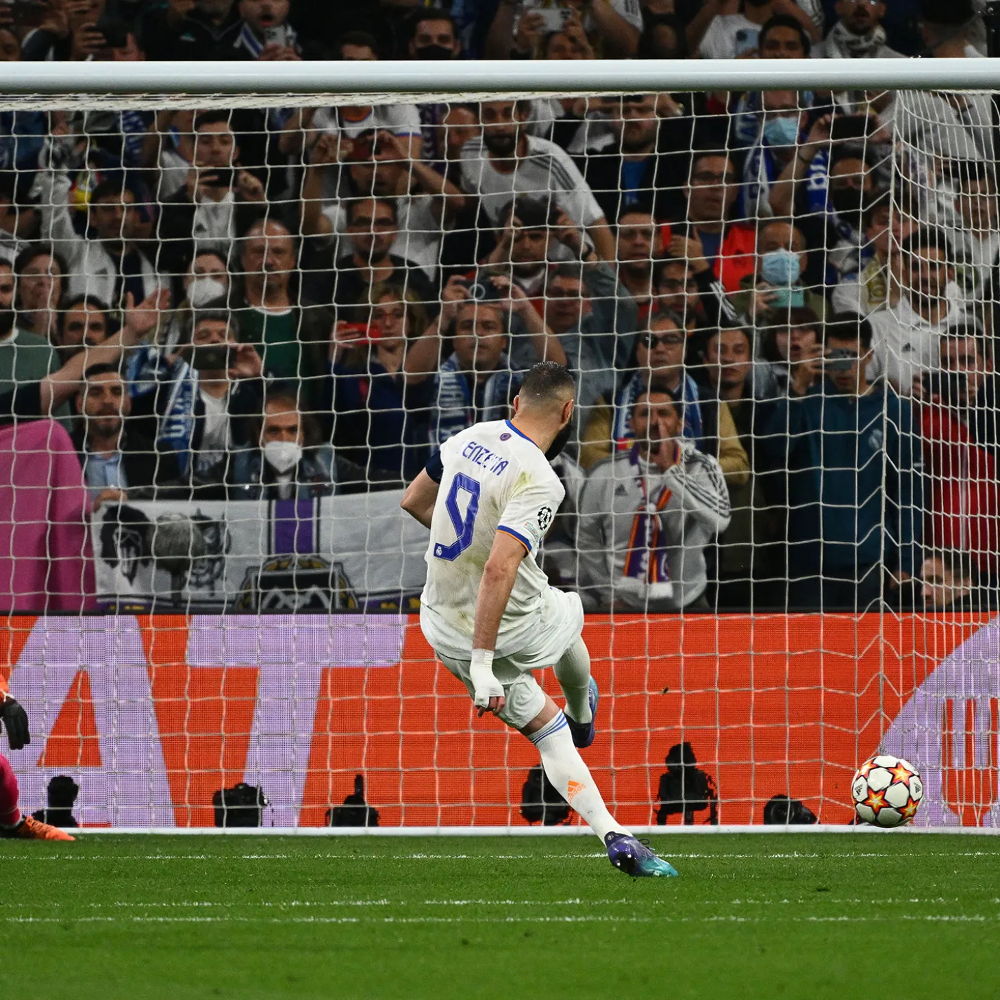 Pursuit 3 Vuelta Al Cole|Memorabilia*Marco Red Portería Estadio Santiago Bernabéu 2021/2022