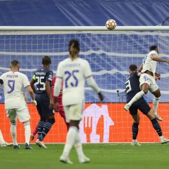 Pursuit 3 Vuelta Al Cole|Memorabilia*Marco Red Portería Estadio Santiago Bernabéu 2021/2022