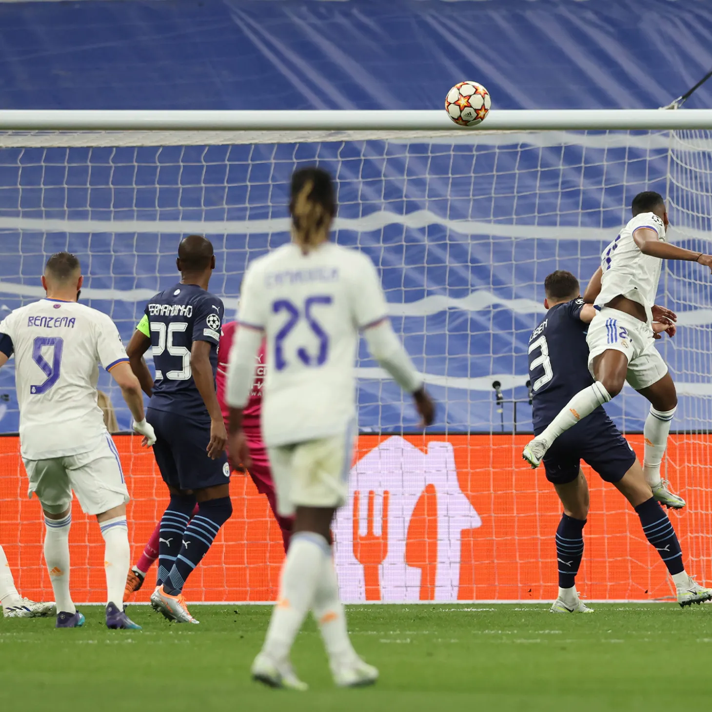 Pursuit 3 Vuelta Al Cole|Memorabilia*Marco Red Portería Estadio Santiago Bernabéu 2021/2022