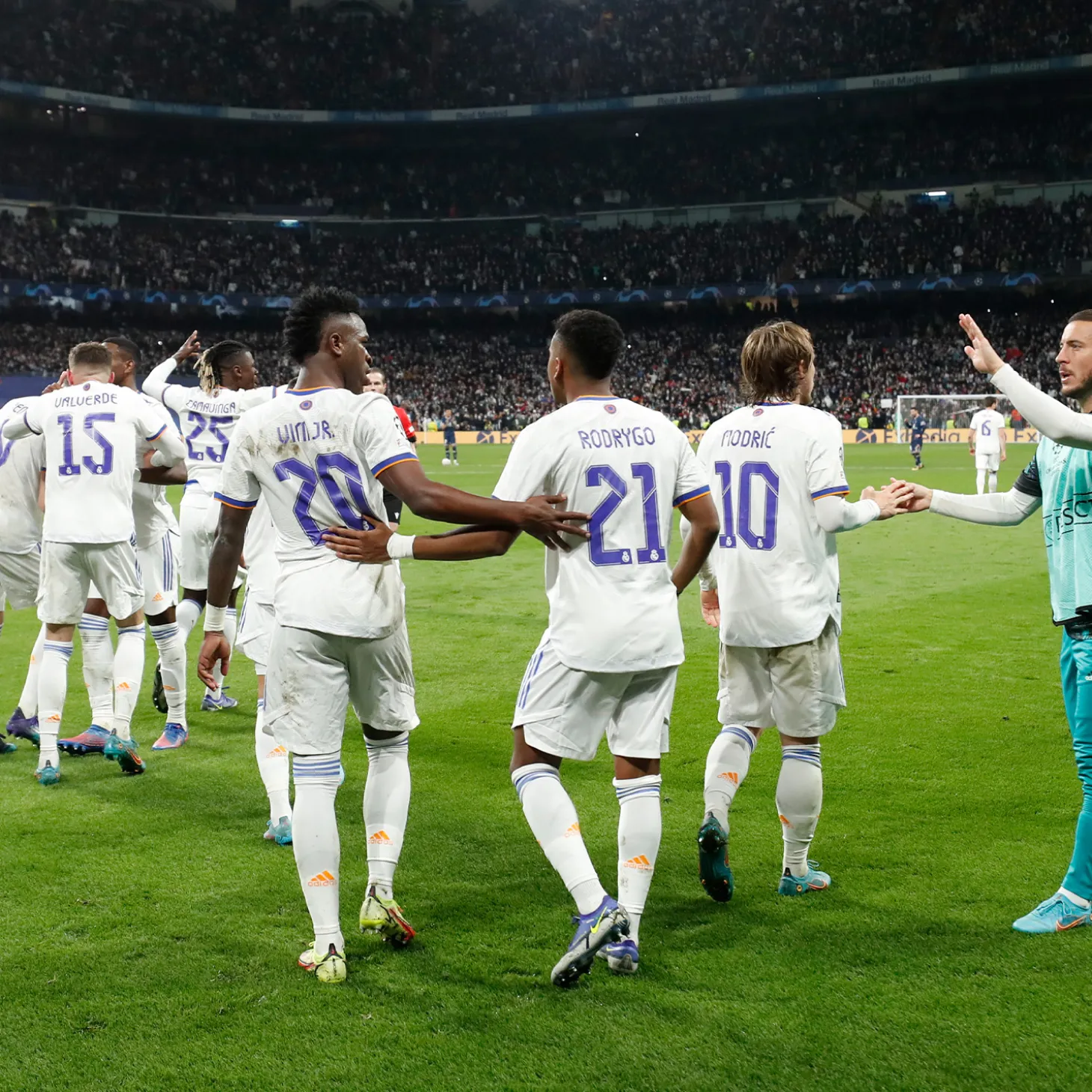 Pursuit 3 Vuelta Al Cole|Memorabilia*Marco Red Portería Estadio Santiago Bernabéu 2021/2022