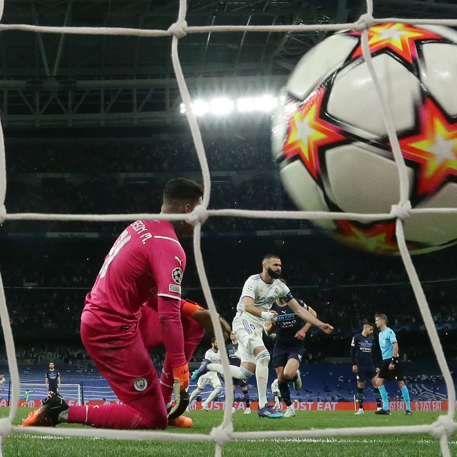 Pursuit 3 Vuelta Al Cole|Memorabilia*Marco Red Portería Estadio Santiago Bernabéu 2021/2022