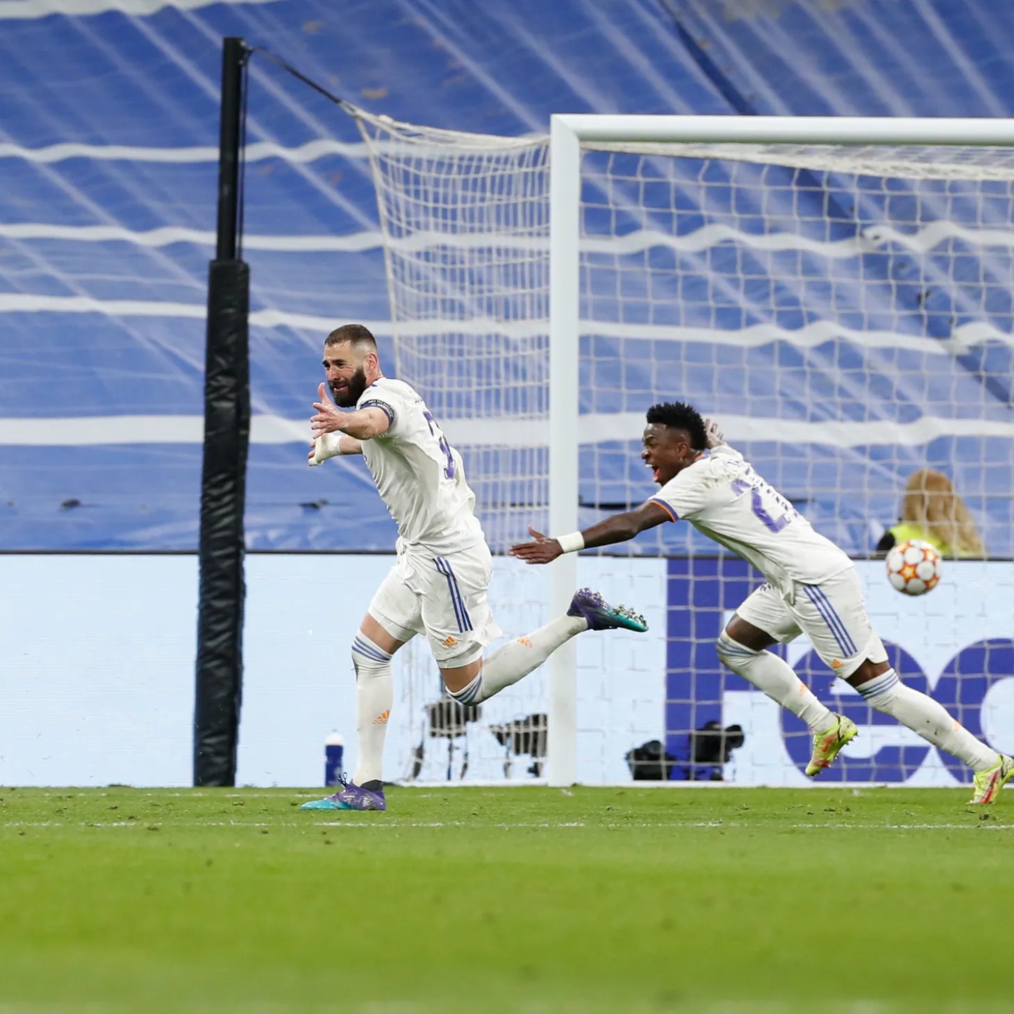 Pursuit 3 Vuelta Al Cole|Memorabilia*Marco Red Portería Estadio Santiago Bernabéu 2021/2022