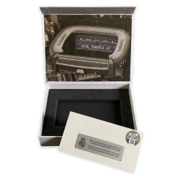 Pursuit 3 Vuelta Al Cole|Memorabilia*Pieza Vestuario Estadio Santiago Bernabéu – Madera Blanca