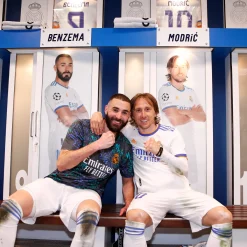 Pursuit 3 Vuelta Al Cole|Memorabilia*Pieza Vestuario Estadio Santiago Bernabéu – Madera Blanca