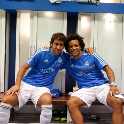 Pursuit 3 Vuelta Al Cole|Memorabilia*Pieza Vestuario Estadio Santiago Bernabéu – Madera Blanca